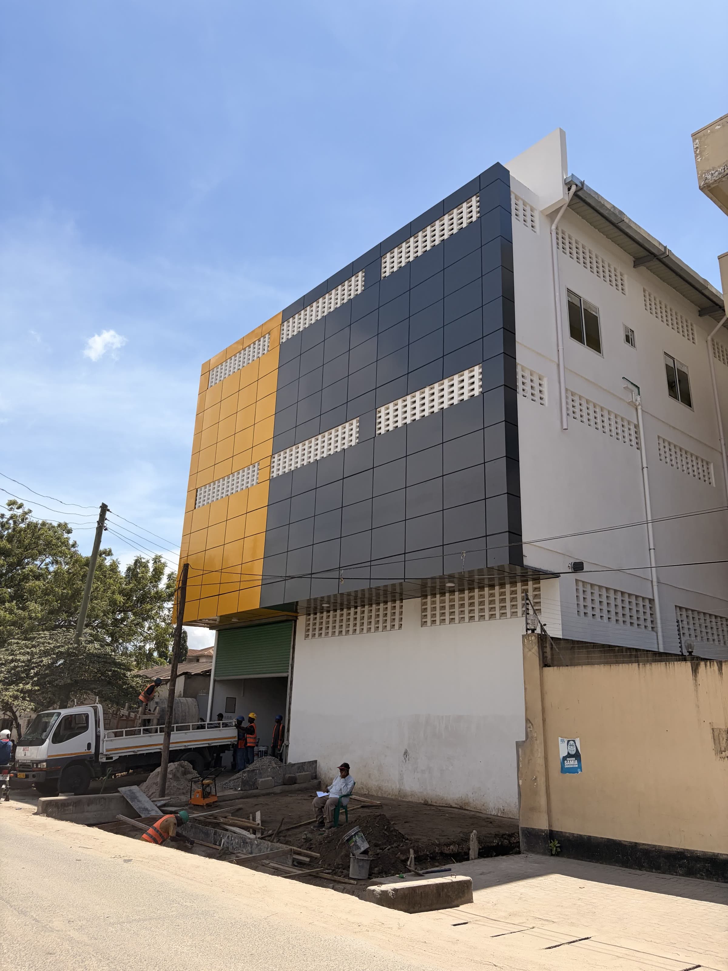 Commercial Building — Facade Cladding & Concept
